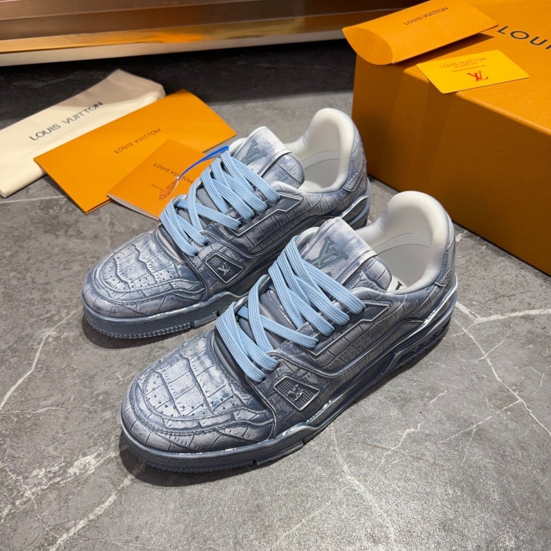 l**is V*t*n sneakers